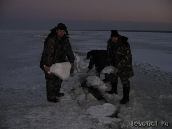 Трещину рвануло, а домой то охота